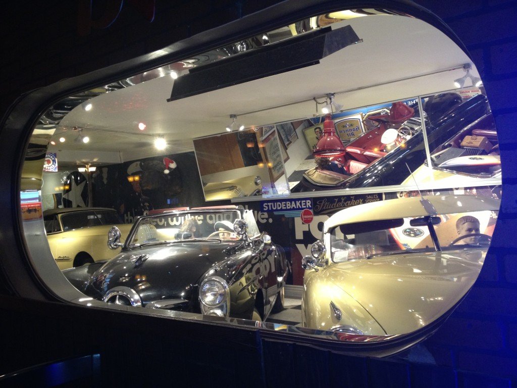 Costa-Mesa-Boulevard-bar-window-custom-glass